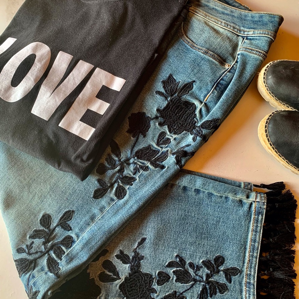 Premium Denim Boyfriend cut fringed jeans